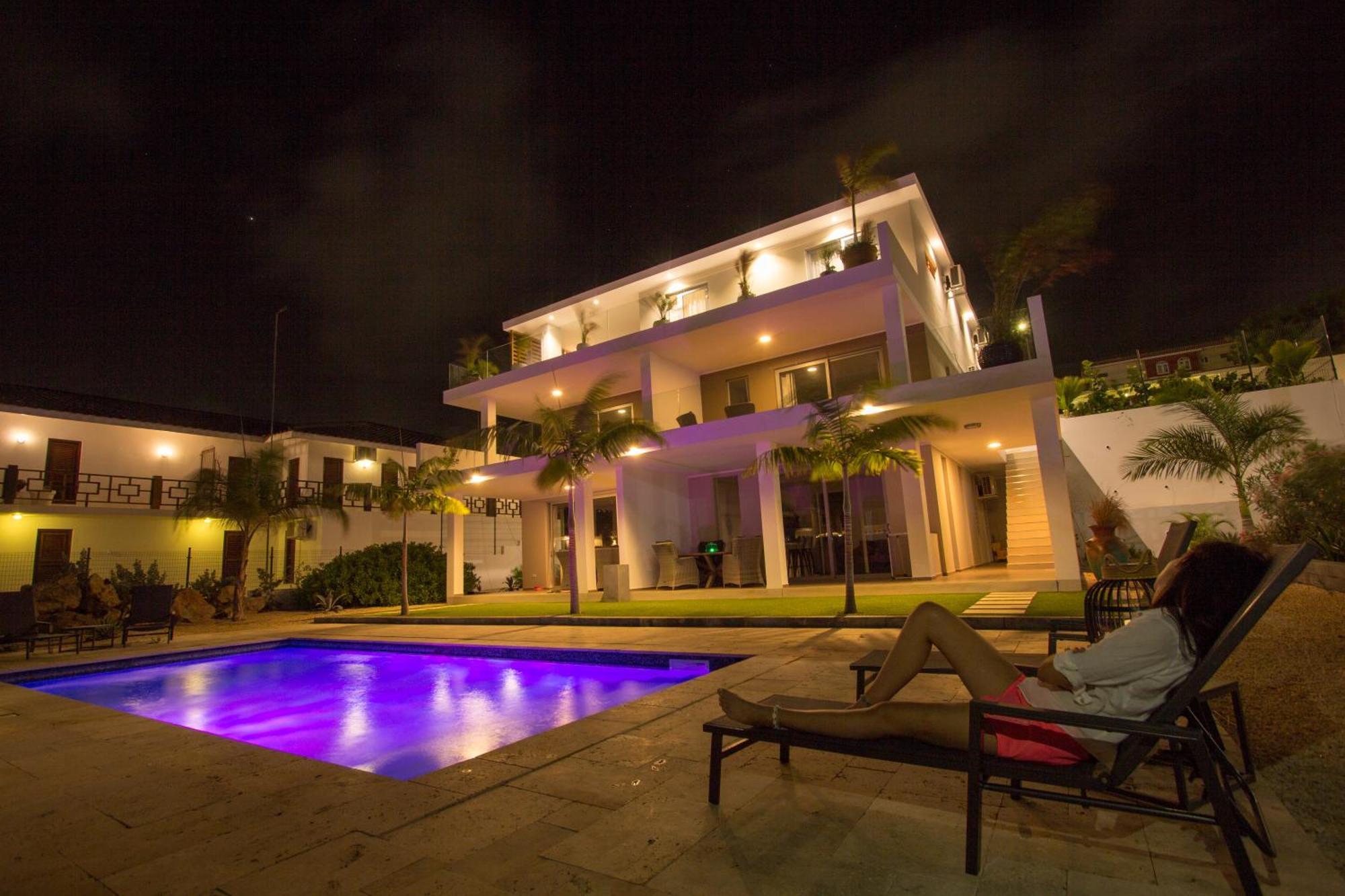 Goudhaen Luxury Private Apartments Jan Thiel Beach 외부 사진