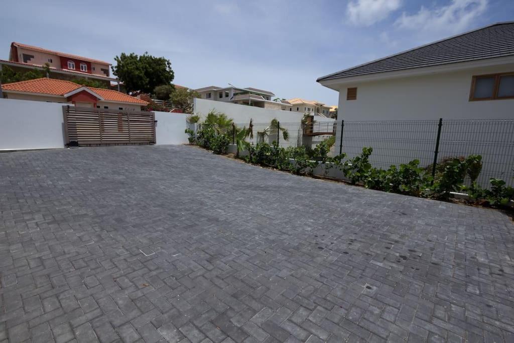 Goudhaen Luxury Private Apartments Jan Thiel Beach 외부 사진